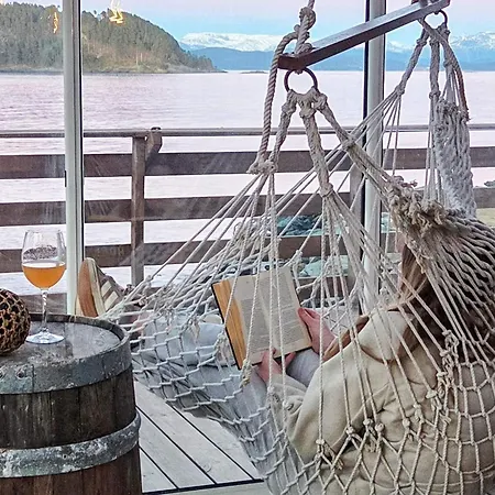 6 Person In Tansoy-by Traum * Tansoy