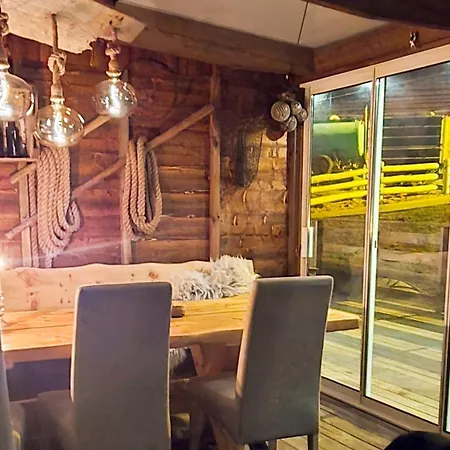 6 Person In Tansoy-by Traum *